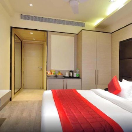 Hotel Royal Grand - Opposite Axis Bank East Patel Nagar New Delhi Exteriör bild