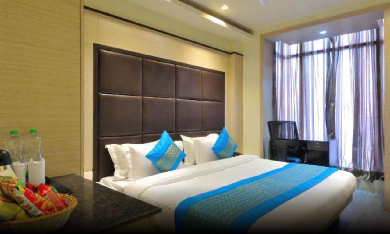 Hotel Royal Grand - Opposite Axis Bank East Patel Nagar New Delhi Exteriör bild