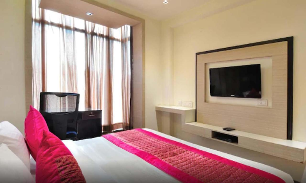 Hotel Royal Grand - Opposite Axis Bank East Patel Nagar New Delhi Exteriör bild