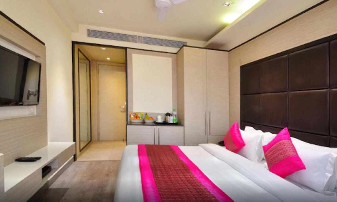 Hotel Royal Grand - Opposite Axis Bank East Patel Nagar New Delhi Exteriör bild