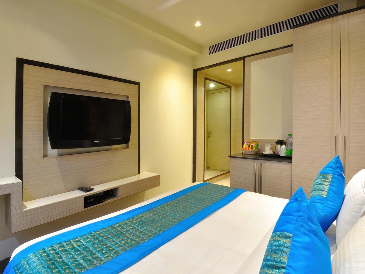 Hotel Royal Grand - Opposite Axis Bank East Patel Nagar New Delhi Exteriör bild
