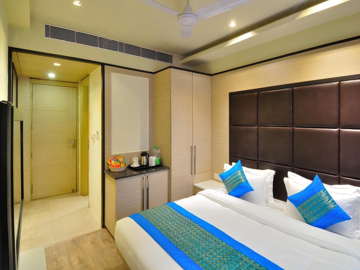 Hotel Royal Grand - Opposite Axis Bank East Patel Nagar New Delhi Exteriör bild