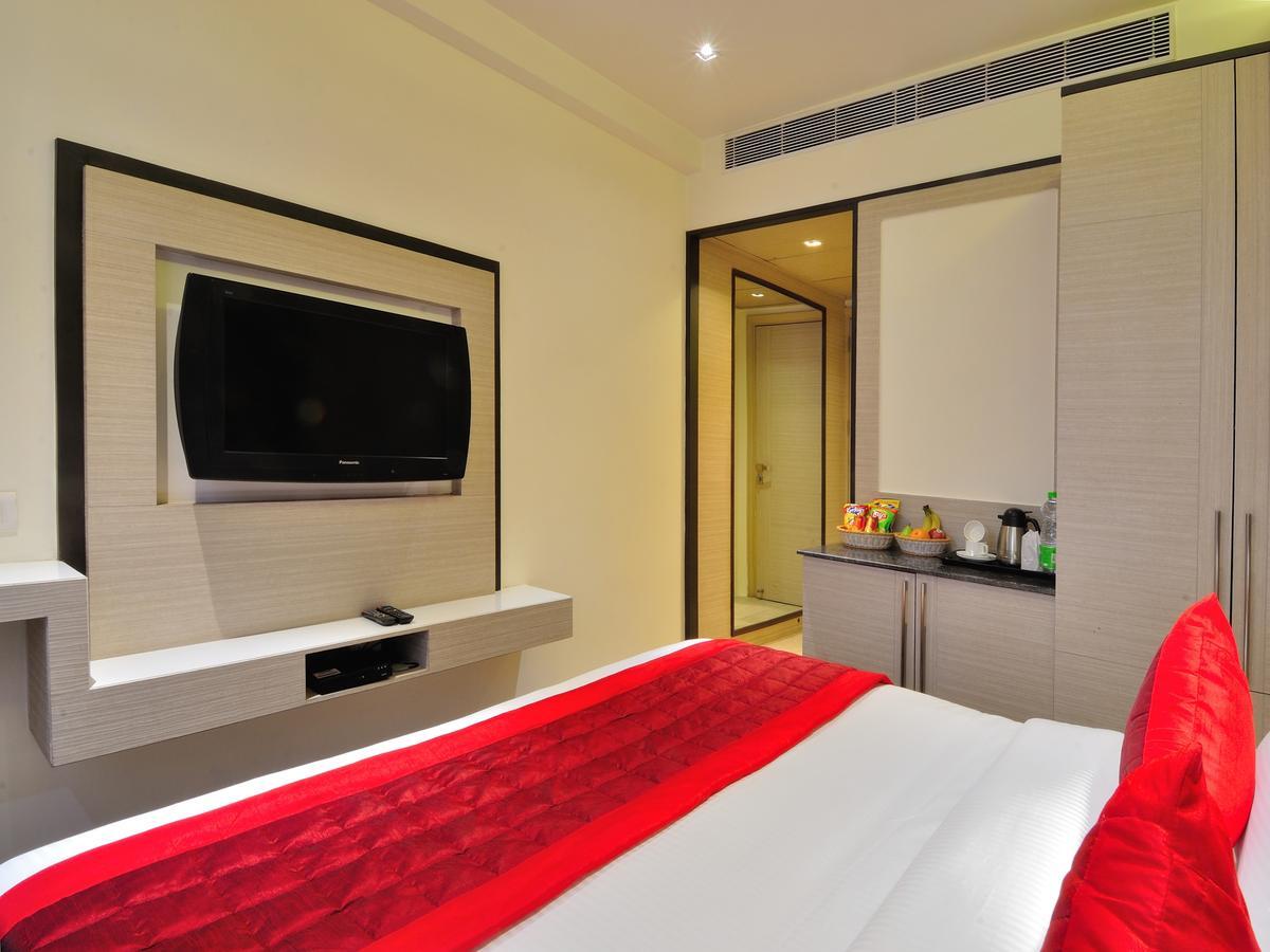Hotel Royal Grand - Opposite Axis Bank East Patel Nagar New Delhi Exteriör bild