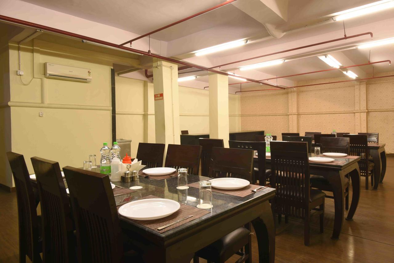 Hotel Royal Grand - Opposite Axis Bank East Patel Nagar New Delhi Exteriör bild