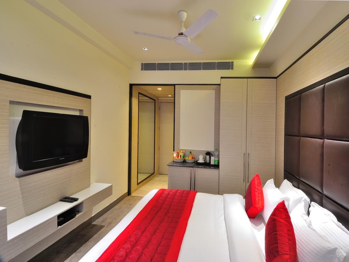 Hotel Royal Grand - Opposite Axis Bank East Patel Nagar New Delhi Exteriör bild