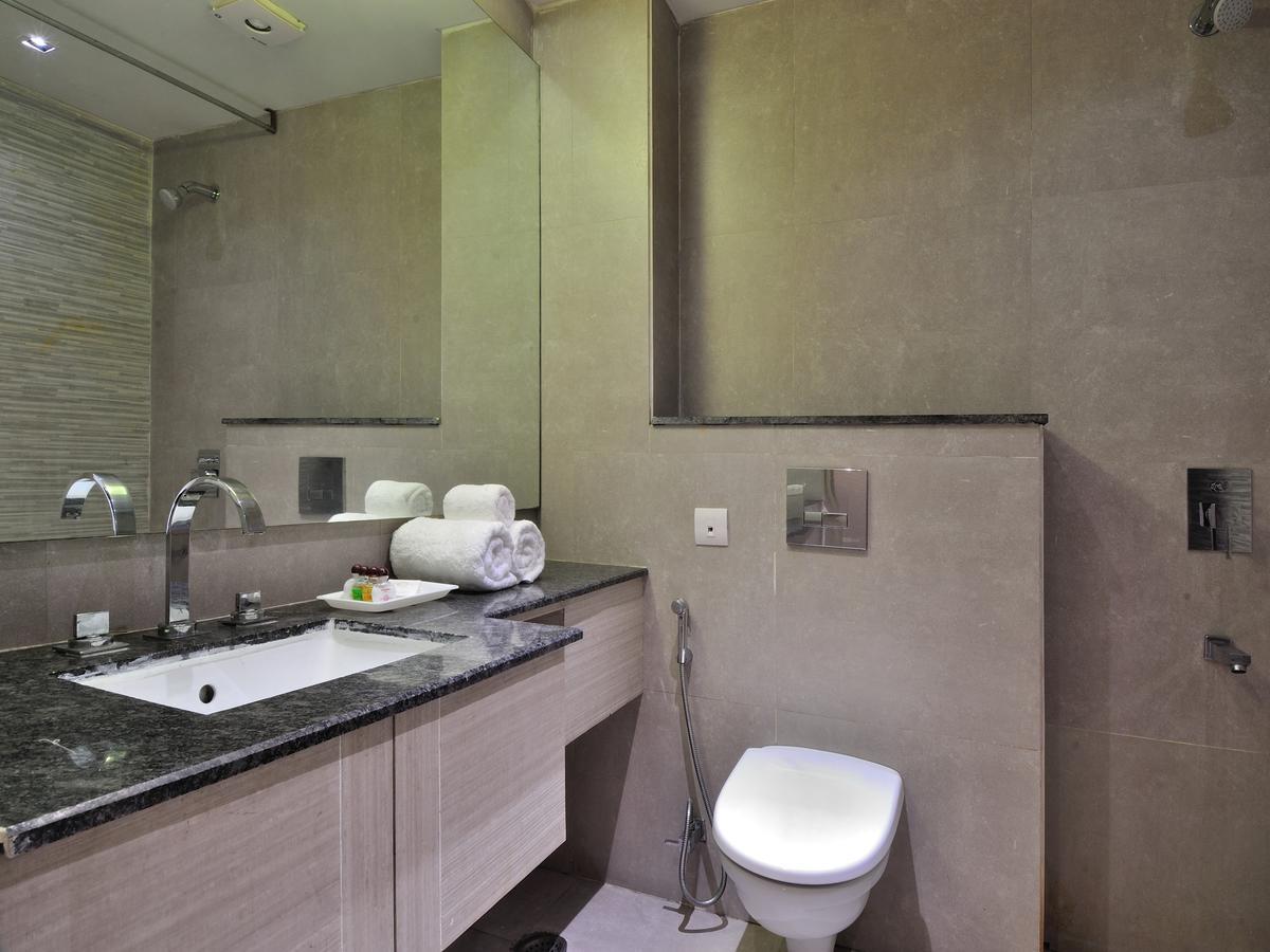 Hotel Royal Grand - Opposite Axis Bank East Patel Nagar New Delhi Exteriör bild