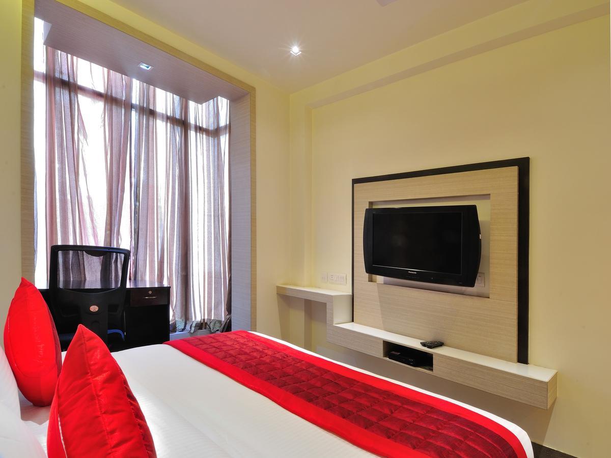 Hotel Royal Grand - Opposite Axis Bank East Patel Nagar New Delhi Exteriör bild