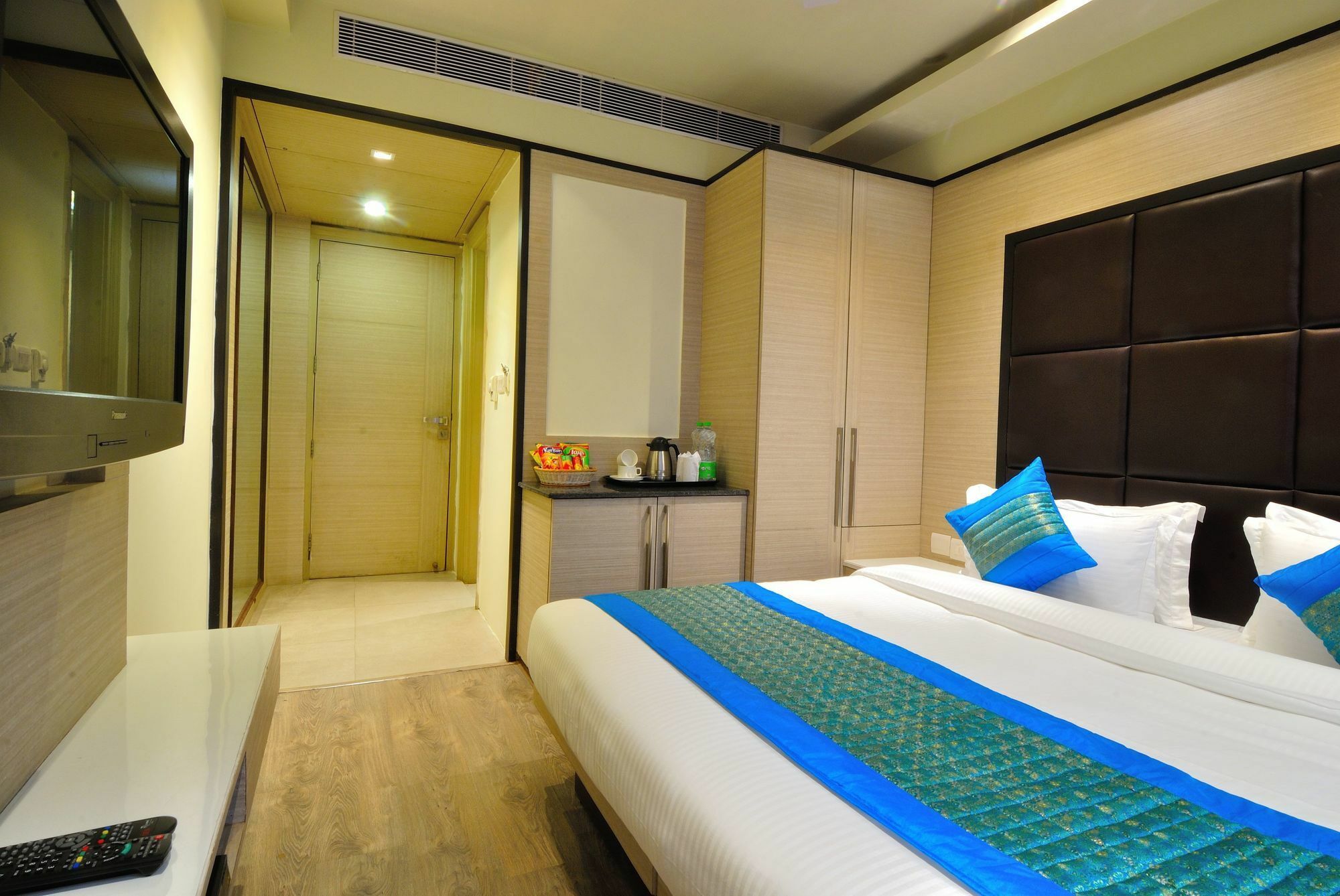 Hotel Royal Grand - Opposite Axis Bank East Patel Nagar New Delhi Exteriör bild