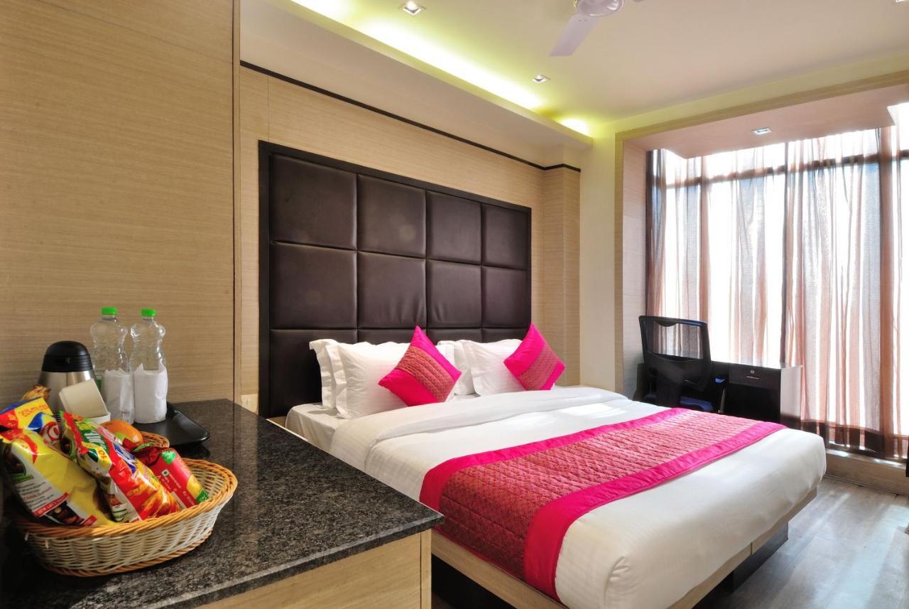 Hotel Royal Grand - Opposite Axis Bank East Patel Nagar New Delhi Exteriör bild
