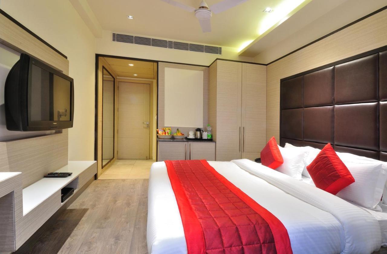Hotel Royal Grand - Opposite Axis Bank East Patel Nagar New Delhi Exteriör bild